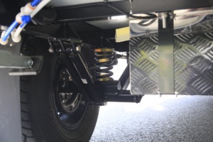 Remolque <span class=keywords><strong>de</strong></span> caravana todoterreno tipo lágrima, pequeña caravana <span class=keywords><strong>de</strong></span> viaje con cocina extraíble, cama doble y suspensión independiente - Product Image 6