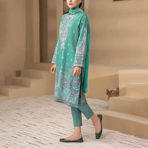 Vestido de algodón Premium de 3 piezas para mujer Botón de encaje decorado con diamantes Lentejuelas Último diseño disponible en cantidad a granel - Product Image 3