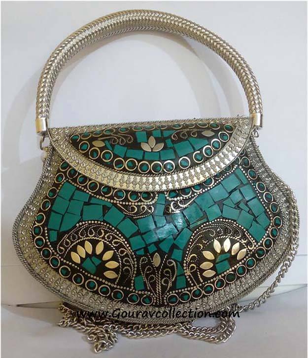 สีเขียวอมน้ำเงิน