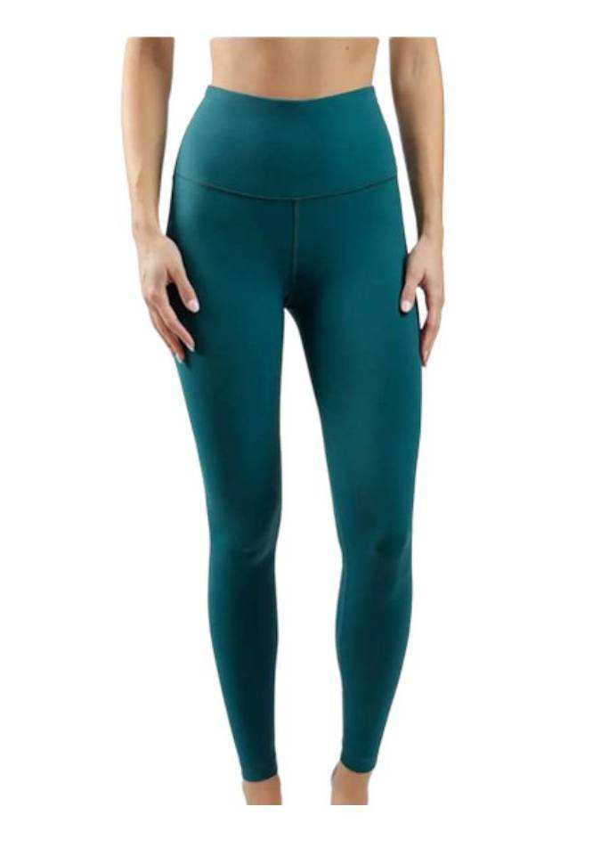 มีสีเขียวขุ่น