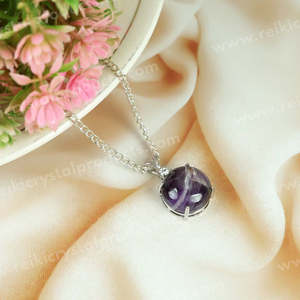 Collier avec pendentif rond en pierre de cristal naturelle avec chaîne en métal - Product Image 4