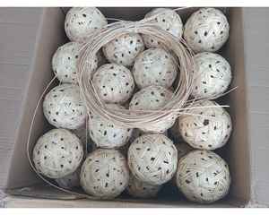 Bola de mimbre de Vietnam para proyectos de bricolaje e ideas de decoración Bola de ratán adecuada para tiendas de artesanía o configuración de exhibición de vacaciones - Product Image 1
