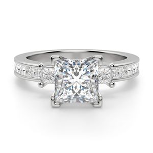 Bague de fiançailles en moissanite à trois pierres coupe princesse - Product Image 5