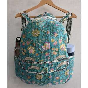 Mini sac à dos en coton matelassé bohème, fait à la main, imprimé floral indien, léger, fermeture éclair, bandoulière arquée, voyage, usage quotidien - Product Image 1