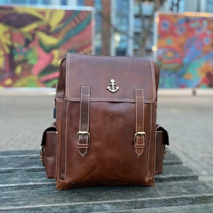 Mochila de ciudad de estilo vintage marrón unisex Bapa forro de cuero genuino suave con cierre de botón hecho de material de poliéster - Product Image 1