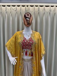 ชุดสตรีแบบดั้งเดิม (ซัลวาร์ คามีซ) ดีไซน์โดดเด่น พร้อมเสื้อโคธี สไตล์ดอติแบบตะวันตก เหมาะสำหรับงานปาร์ตี้ มีจำหน่ายในราคาขายส่งจากอินเดีย - Product Image 3