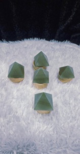 Pirámide de Aventurina Verde Natural de 2 Pulgadas, Piedra de Curación de Cristal y Reiki para Trabajos Energéticos - Product Image 4