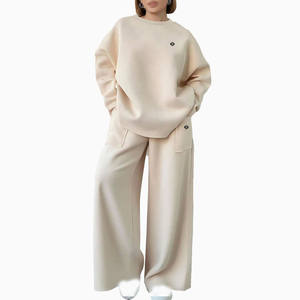 Sudadera Extra Grande de Felpa para Mujer y Pantalones Anchos, Diseño Liso o con Pedrería, Ropa Casual para Descansar, Venta al por Mayor - Product Image 1