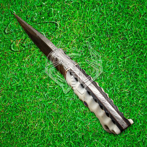 Couteau de chasse et de camping en acier Damas fait main, manche ergonomique, étui en cuir, magnifique couteau d'extérieur, cadeau pour lui - Product Image 2