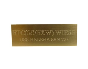 Usine de plaque signalétique en laiton Logo gravé personnalisé étiquettes de meubles en métal en relief plaque d'étiquette de nom en métal de marque en laiton Antique pour Furni - Product Image 1