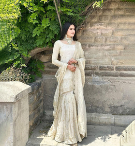 Collection de robes ethniques indiennes pour femmes, broderies riches, en soie Chanderi, Kurta/Kurti, tenue de fête Diwali, nouveau look. - Product Image 1