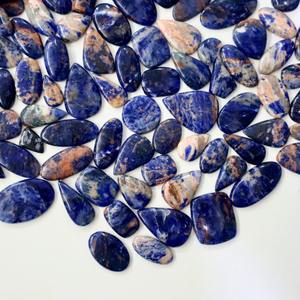 Quartz bleu de pierre précieuse en vrac de Sodalite naturelle de haute qualité pour la fabrication de bijoux - Product Image 1