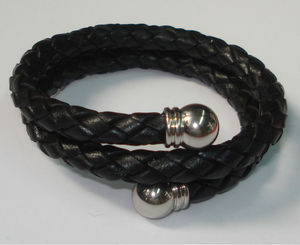 Pulsera de cuero con diseño único para mujer, muñequera con aspecto bonito y elegante, cómoda y alergénica - Product Image 2