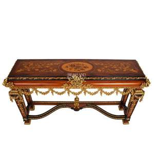 Table console en bois artisanale de luxe avec plateau en marqueterie ornée, base incurvée et détails en laiton doré riche - Product Image 1