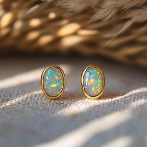 Boucles d'oreilles fines en or jaune 14K Boucles d'oreilles en opale éthiopienne Clous d'oreilles élégants pour femmes Welo Fire Color of Play Opal - Product Image 2