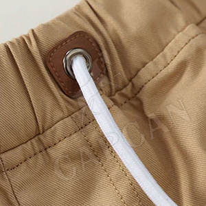 2024กางเกงขาสั้นผ้าฝ้ายใส่สบายสำหรับผู้ชายเอวสูงสไตล์สตรีทดีไซน์สีทึบพร้อมกระเป๋าข้าง2ข้าง - Product Image 4