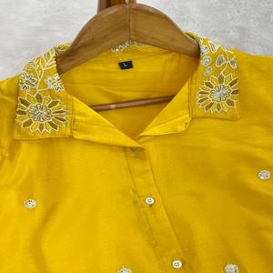 Conjunto de Kurti y Pantalón de Seda Chinon Pesada VASTRA COTTAGE para Mujer, Bordado con Lentejuelas, Diseño Étnico - Product Image 5