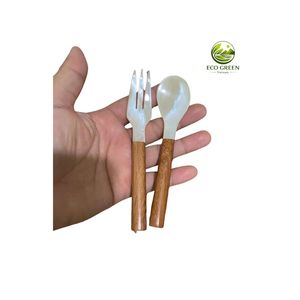 Fourchette à dessert artisanale en coquillage naturel avec manche incrusté de perles, petite pique à fruits, vaisselle écologique réutilisable pour la restauration - Product Image 4