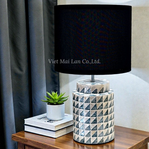 Lámpara de Mesa de Nácar, Iluminación de Incrustaciones de Concha Hecha a Mano de Primera Calidad para Espacios Interiores Elegantes - Product Image 2