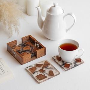 Posavasos Redondo de Madera y Resina, Clásico y Ecológico, Elegante Tapete para Bebidas para Hogares y Hoteles |   Posavasos de madera hechos a mano con resina epoxi - Product Image 1