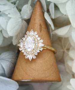 Anillo de Compromiso y Boda de Plata de Ley con Moissanita de 1 Quilate, Corte Ovalado, Diseño Halo, Engaste de Garras, Estilo Vintage, Joyas Black Pearl para Mujer - Product Image 2