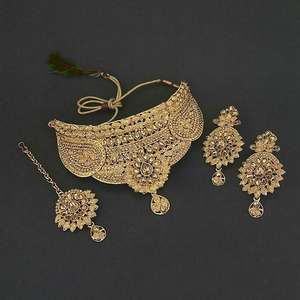 Ensemble de bijoux fins en pierre autrichienne Kriaa Brown comprenant un collier ras du cou et un Tikka-1113655 Maang - Product Image 1