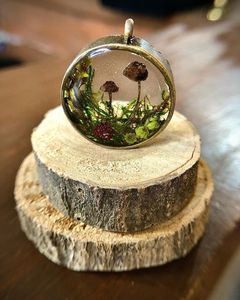 สินค้ามาใหม่แนวสตรีทบอยขายดีสร้อยคอไข่มุกเรซินใสสร้อยคออะคริลิคสำหรับผู้ชายแนวฮิปฮอปพังค์ - Product Image 1