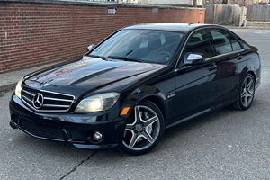 Mercedes-Benz C63 AMG berline 2009 d'occasion, moteur V8 6,2 litres, pack performance P30 AMG, non modifiée - Product Image 2