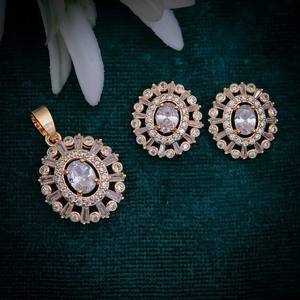 ชุดจี้หินทรงกลมสำหรับผู้หญิง ชุบทอง โลหะผสมคุณภาพสูง ประดับด้วยเพชรซิร์คอน (AD) ระยิบระยับ เครื่องประดับทันสมัยมีสไตล์ - Product Image 1