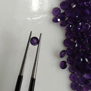 Améthyste africaine naturelle 4MM Ronde Coupe Brillante Meilleure qualité Pierres précieuses en vrac pour la fabrication de bijoux - Product Image 1