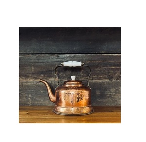 Tetera de cobre artesanal de primera calidad, ideal para estilos de cocina tradicionales, con forma equilibrada y calidad duradera. - Product Image 5