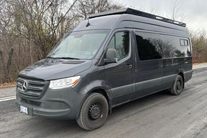 Mercedes-Benz Sprinter 2500 Camper Conversion d'occasion de 2020, moteur V6 Turbodiesel, cuisine complète - Product Image 2