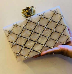 Pochette design en résine avec pochette en strass pour femmes vêtements de mariage et de fête au plus bas prix par l'artisanat de luxe - Product Image 3