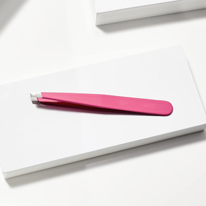 Pinzas para Cejas Inclinadas con Recubrimiento de Color Rosa, Pinzas para Depilar y Eliminar el Vello, Hechas de Acero Inoxidable Alemán - Product Image 4