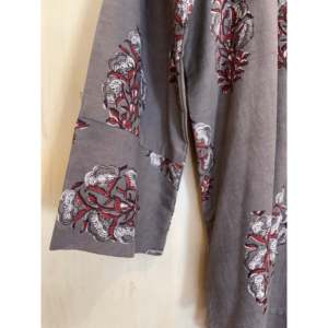 เสื้อถักเอจรักห์โทนสีเอิร์ธโทนสำหรับผู้หญิง - Product Image 2