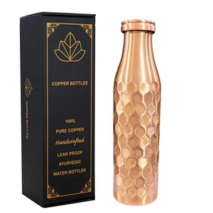 Diseño martillado Botella de agua de cobre Accesorios para bebidas Caja de patrón personalizada duradera disponible a precio nominal - Product Image 3