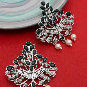 ต่างหูเม็ดเดี่ยวหินสีขาวสีดำขายดีที่สุดเครื่องประดับแฟชั่นเกรดสูงดีไซน์เรขาคณิตจากผู้ผลิตในอินเดียโดยตรง - Product Image 1