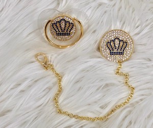 BEBEMEKAN - Caja de Chupetes Portátil de Alta Calidad con Forma de Corazón Dorado, Diseño Moderno y Lujoso, Personalizada para Recién Nacidos de 0 a 12 Meses, PET - Product Image 4