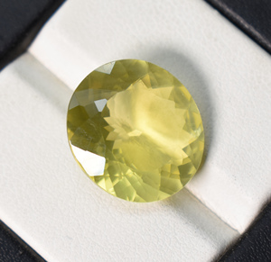 Zafiro Amarillo de Laboratorio, Gema Ovalada de 10.55 Quilates, Zafiro de Ceilán de Laboratorio Impecable, Gema Suelta de 16.5X15X8 mm para Joyería - Product Image 4