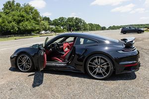 2024 911 Turbo S Coupé ~3,800 Millas, Motor de 6 Cilindros en Línea con Doble Turbo, Tracción en las Cuatro Ruedas, Interior Rojo Burdeos, Sin Modificaciones - Product Image 4