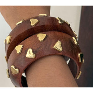 Brazaletes de madera Heart Bloom con capas talladas a mano, joyería artesanal inspirada en la naturaleza para exportación de moda elegante - Product Image 1