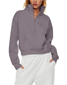 Sweat-shirt gris pour femme à demi-zip avec poches, col montant, manches longues, en polaire, coupe courte, design uni, idéal pour l'automne - Product Image 1