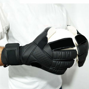Gant de gardien de but de meilleur matériel de couleur noire et blanche, gants de gardien de but de capture de football de produit le plus récent PAR AMAZING INDUSTRIES - Product Image 5