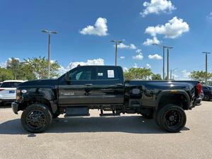 Chevrolet Silverado 4500-HD 2022, 4x4 de Servicio Mediano con Luces LED, Techo Corredizo, Cámara Trasera de 360° - Product Image 3