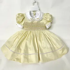 Baby Mädchen Urlaub Kleid Puppen kragen Casual Smocked Blumen kleid Print Sommerkleid für den Export in loser Schüttung