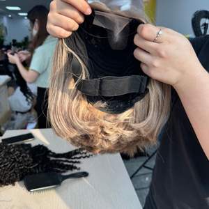 Peluca de Cabello Humano Virgen Chino Remy 100% con Frente de Encaje, con Ondas Naturales, Estilos Lisos y Ondulados Profundos para Mujeres Negras - Product Image 4