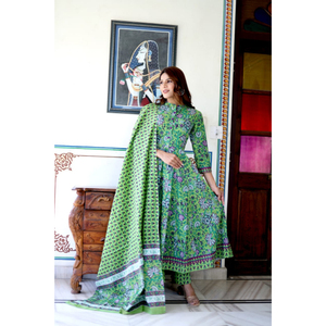 Compra trajes de diseñador Anarkali con bordado pesado para bodas Compra conjuntos de moda Anarkali Salwar kameez para temporada festiva - Product Image 2
