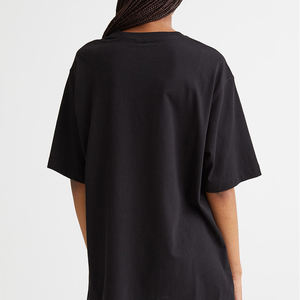 T-shirt en coton personnalisé pour femmes avec boutons décoratifs, manches courtes et logo sérigraphié - Product Image 3