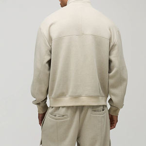 Diseño cómodo y transpirable, conjuntos deportivos para hombre para pedidos al por mayor con mangas largas, bolsillos tipo cargo y logotipo personalizable. - Product Image 5