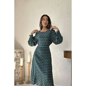 Vestido Verde Estampado con Cintura Natural, Transpirable y con Detalle Drapeado, Venta al Por Mayor - Product Image 4